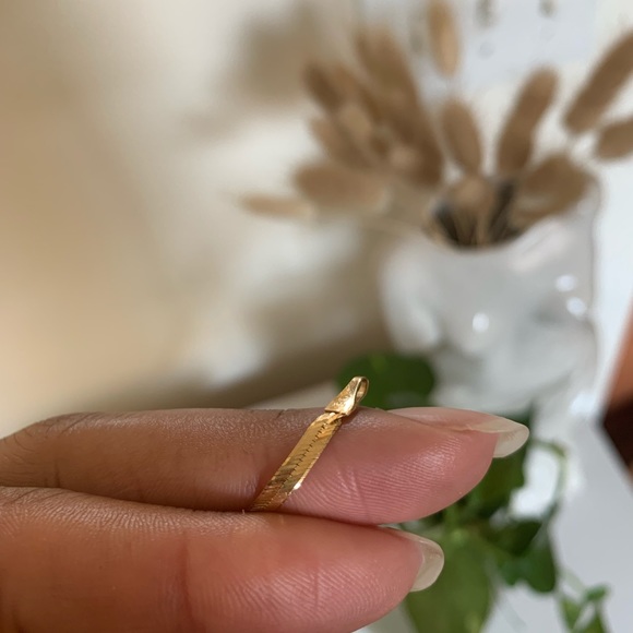 SOLD ‼️ 14k Solid Gold Italian Herringbone Bracelet - Picture 4 of 7